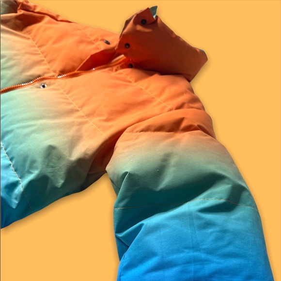 Mt. VEGA Dawn (SunRise) Puffer Jacket Sample - Picture 5 of 7